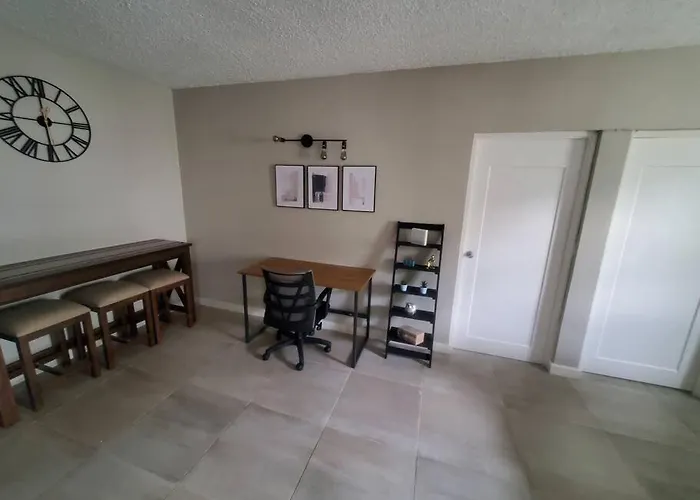 Modern Apartment At The Worthington